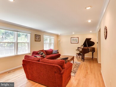 9026 Edgepark Rd, Vienna, VA 22182 - photo 4