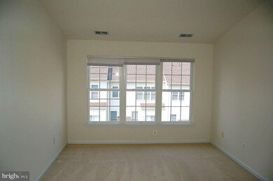 25830 Kirkwood Square, Chantilly, VA 20152 - photo 5