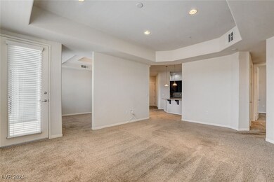 Living Room w/ 10ft ceilings