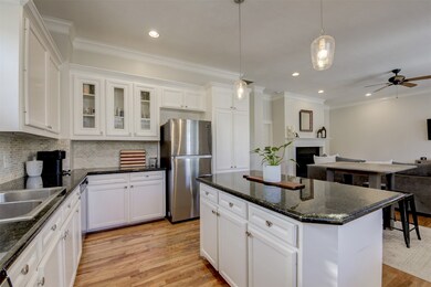 913 Yale St, Houston, TX 77008 - photo 5