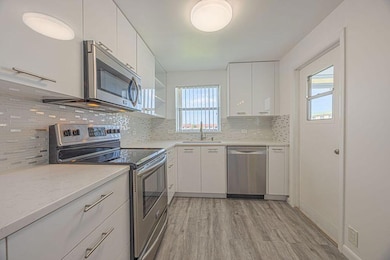 Hampton Gardens Condominium unit 305, Deerfield Beach, FL 33441 - photo 3