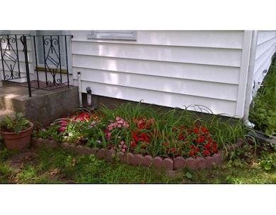 185 Draper St unit 1, Springfield, MA 01108 - photo 2