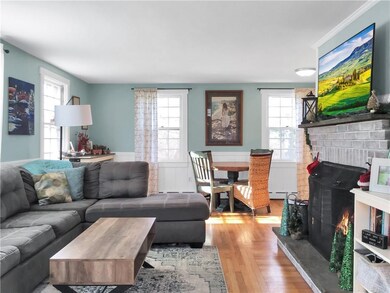 Living room & Fireplace