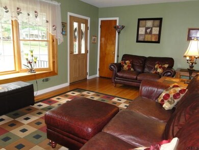 14 Friar Tuck Rd, Albany, NY 12203 - photo 4