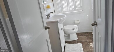 8605 Oak Rd, Parkville, MD 21234 - photo 7