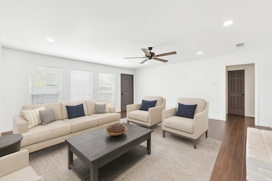 2201 Jamestown Ct, Carrollton, TX 75006 - photo 3