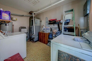 2133 E Market 5