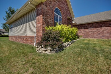 635 N Spout Spring St-37