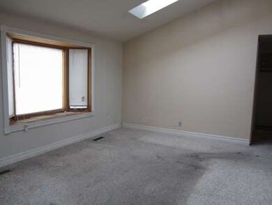 126 Del Rio Rd, Carpentersville, IL 60110 - photo 2