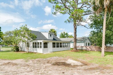 06_4687Byron6828_mls