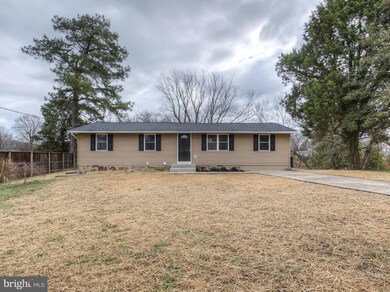 174 Lake Shore Dr, Colonial Beach, VA 22443 - photo 2