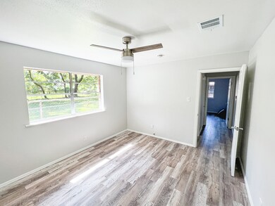 8312 1/2 Lavender St, Houston, TX 77016 - photo 4