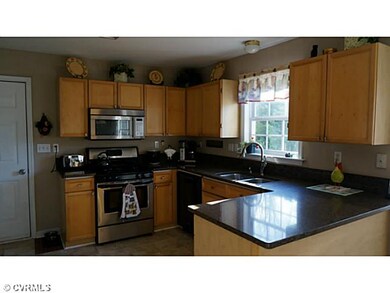 Kitchen - Newer appliances, granite counters, upda