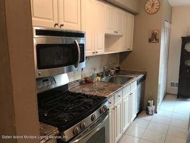 12 Hemlock Ct unit 134, Staten Island, NY 10309 - photo 3