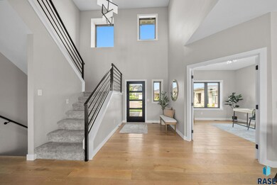 2002 S Meadowview Cir, Sioux Falls, SD 57110 - photo 2