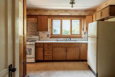 661 Hammond St, Chestnut Hill, MA 02467 - photo 4