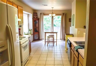 Kitchen and breakfast area