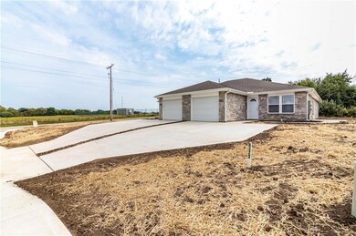 1503 Coventry Ct, Warrensburg, MO 64093 - photo 5