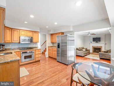 8437 Hunt Valley Dr, Vienna, VA 22182 - photo 4