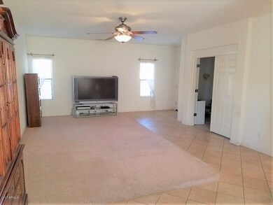 FRONT LIVING & DEN