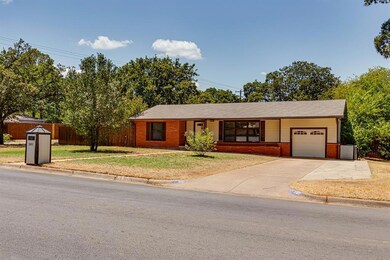501 Hurstview Dr, Hurst, TX 76053 - photo 3