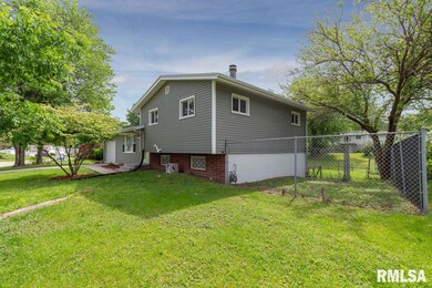 1141 Meadow Lane Dr, Bettendorf, IA 52722 - photo 5