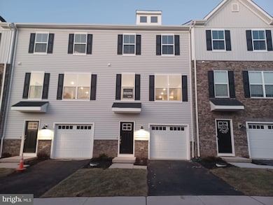 805 Pecan Rd, Spring City, PA 19475 - photo 2