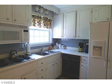 Kitchen - Most of the appliances are just a few years old and the backsplash is cute. It's a very nice kitchen - especially for this price.