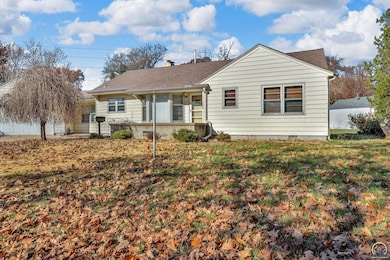 1115 SW Billard Ave, Topeka, KS 66604 - photo 3