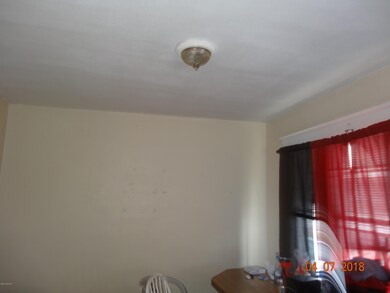 1004 Caulfield 001