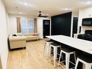 945 S Wood Ave, Fayetteville, AR 72701 - photo 2