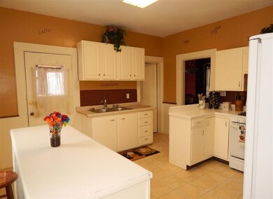 1114 E 13th St, Davenport, IA 52803 - photo 6