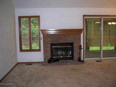 50 Village Dr unit 22, Stroudsburg, PA 18360 - photo 3