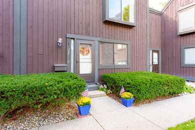 243 Ballantrae Ct unit 142, Kalamazoo, MI 49006 - photo 2