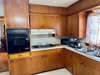 321 E Ninth St, Leedey, OK 73654 - photo 7