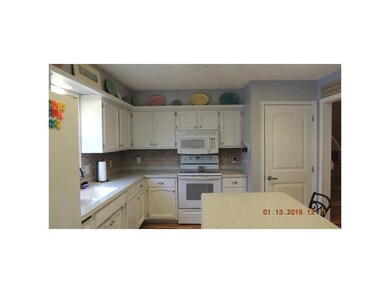 3013 Fox Pointe Dr, Columbus, IN 47203 - photo 5