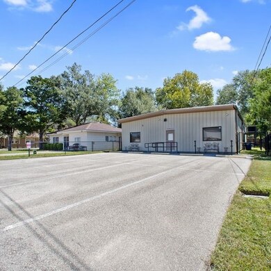 703 Malone St, Tomball, TX 77375 - photo 3