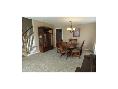 Dining room/Living room is wide open and roomy eno