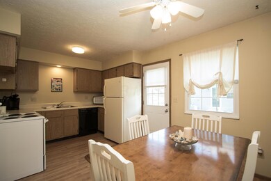 Kitchen and Eat-In