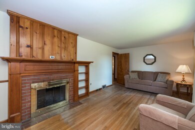 1818 Clinton Rd, Norristown, PA 19403 - photo 3