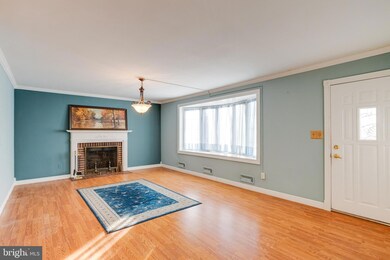 6814 Collinsdale Rd, Parkville, MD 21234 - photo 5