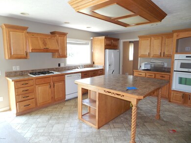 5916 E 104th St, Howard City, MI 49329 - photo 2