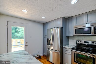 8103 Parkdale Ct, Springfield, VA 22153 - photo 5