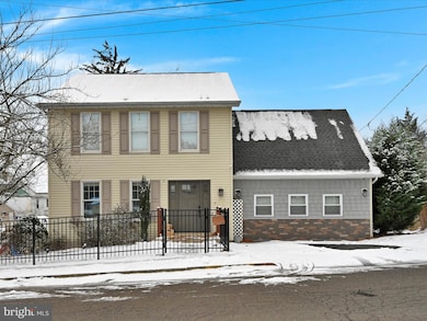 12 Union St, Pine Grove, PA 17963 - photo 2