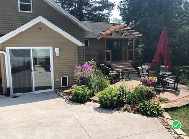 2060 Sylvia Ave NE, Cedar Rapids, IA 52402 - photo 2