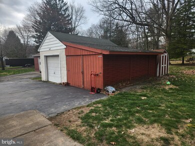 24 S Hollywood Blvd, Hazleton, PA 18202 - photo 5