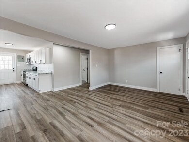 1907 Lynnwood Dr, Statesville, NC 28677 - photo 6