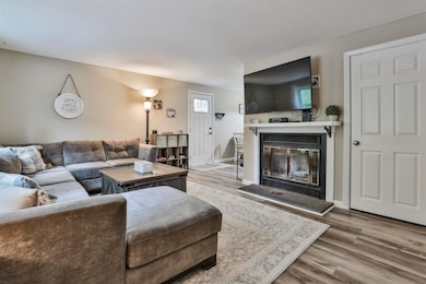 9 Cub Cir unit 13, Amherst, NH 03031 - photo 4