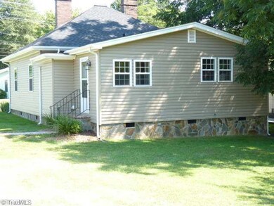 804 Barnes St, Reidsville, NC 27320 - photo 3