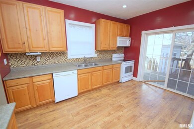 818 Kirkwood Blvd, Davenport, IA 52803 - photo 7